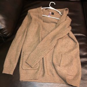 Soft, warm cardigan w hood and pockets